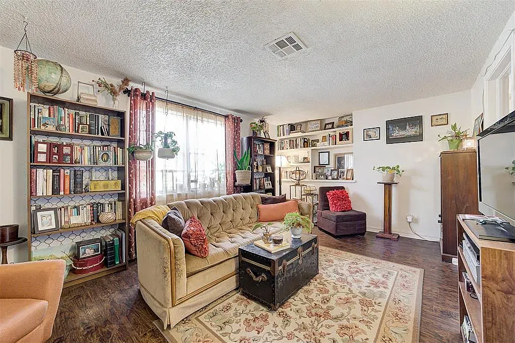 2 bed, 925 sqft, $1,200 — Photo 2