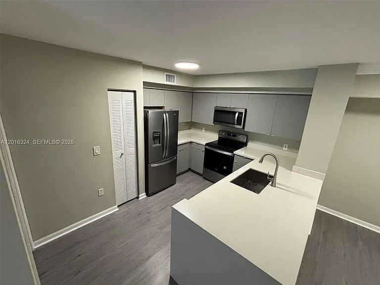 1900 Van Buren St #201B — Photo 3