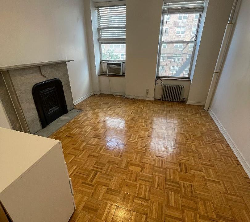 1st image of 1433 1st Ave #4N