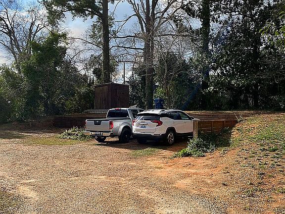 4th image of 305 Jennings Ave