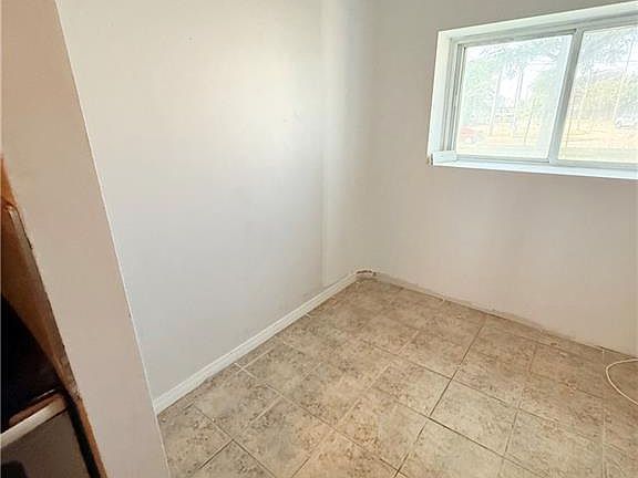 2nd image of 283 Fairway Rd N #90