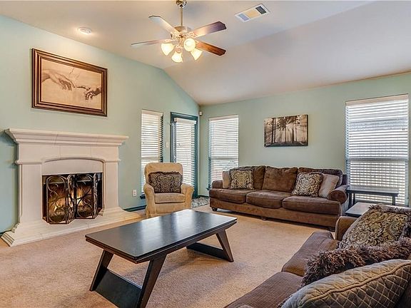 3rd image of 429 Creek Bend Dr