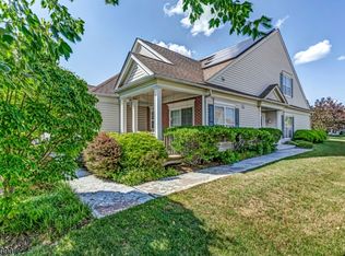 171 Stone Manor Dr, Somerset, NJ 08873