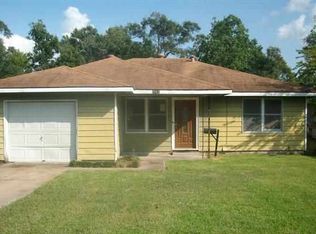 7012 32nd St, Groves, TX 77619