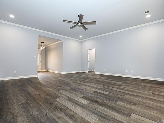 5th image of 305 Grant Dr