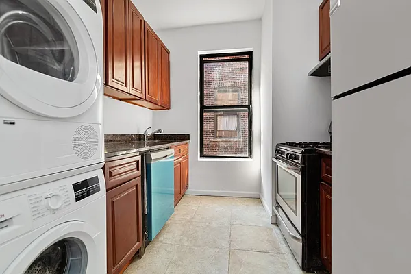 Rented by Monarch Realty Holdings | media 17