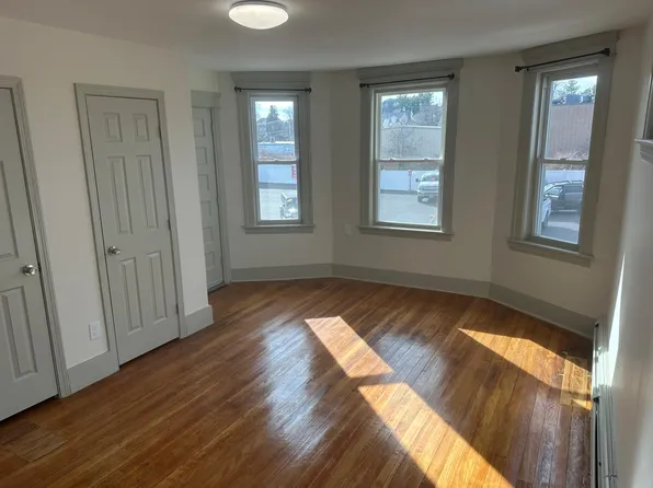 584 W Boylston St APT 2L, Worcester, MA 01606