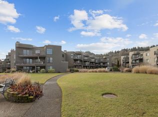 5630 S Riverside Ln APT 4, Portland, OR 97239