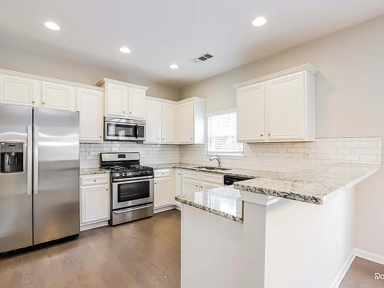 320 Fern Ct — Photo 5