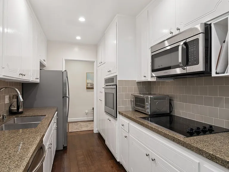11970 Montana Ave #117 — Photo 7