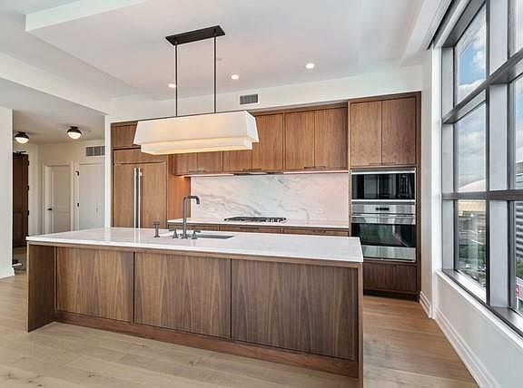 5th image of 1001 Julia St Unit 12E