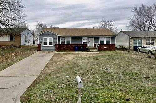 403 W 50th St N Photo 1