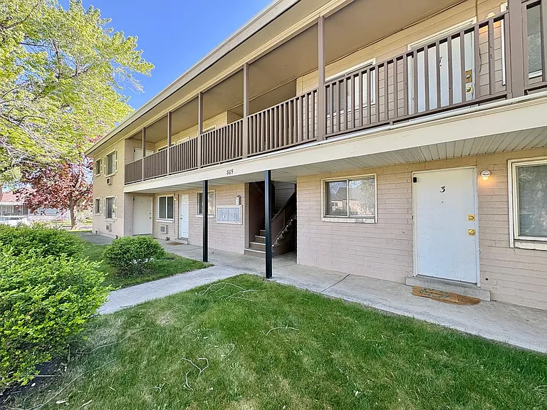 805 S Cheyenne St — Photo 2