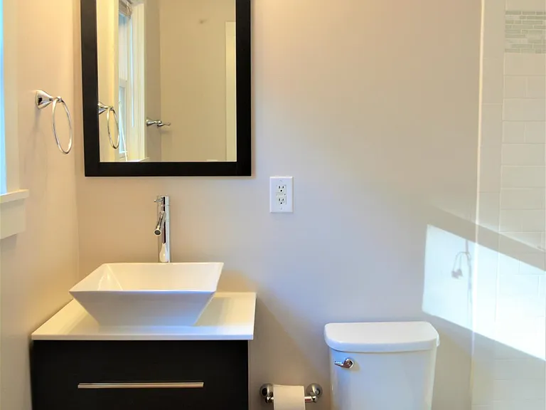 1006 Carolyn Ave — Photo 3