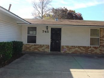 1st image of 745 Greenhaven Dr