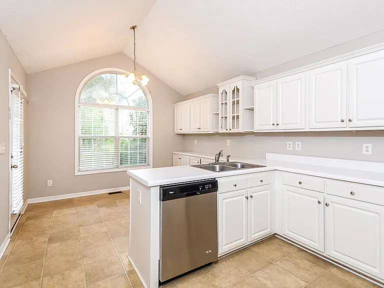3042 Lexington Ave — Photo 8