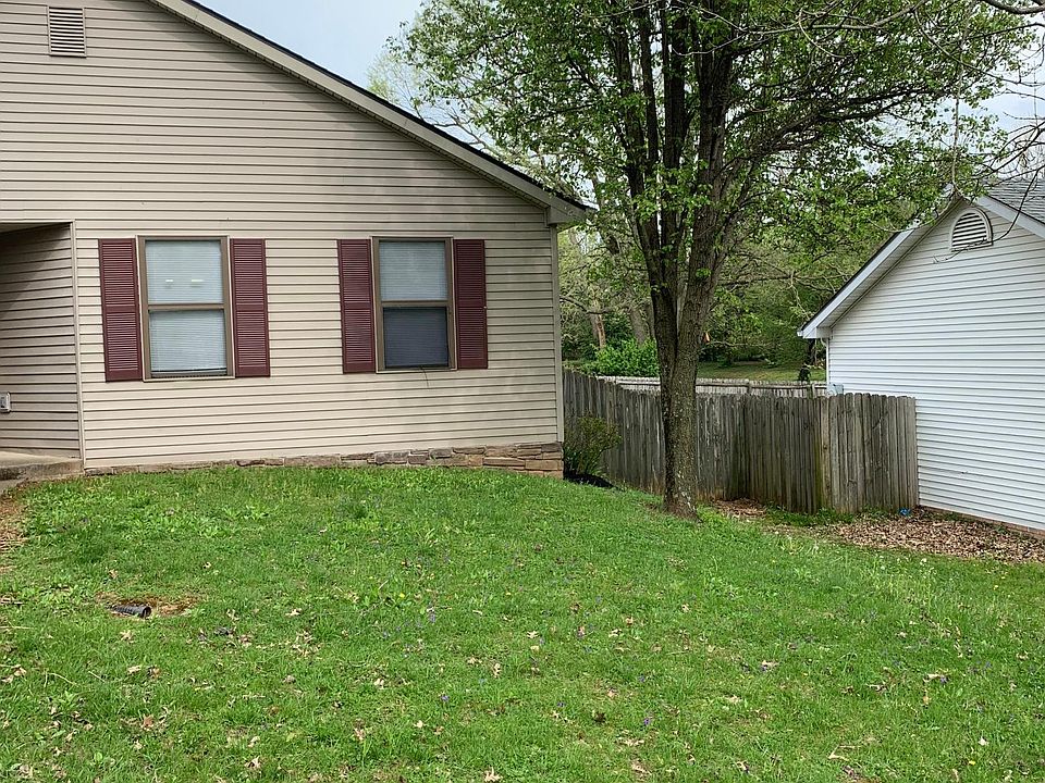 2nd image of 108 Williamsburg Ln
