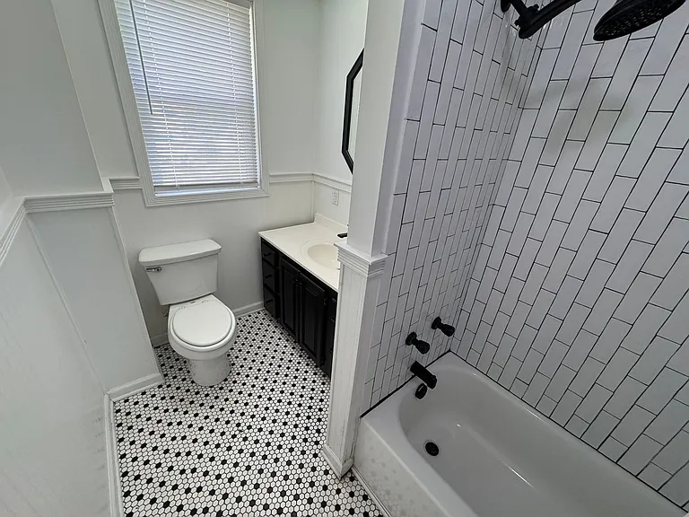 210 N Richland St — Photo 16