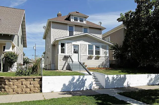 1445 Sherburne Ave — Photo 7