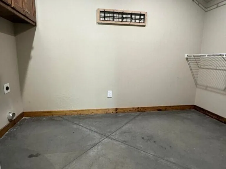 101 Ball St — Photo 13