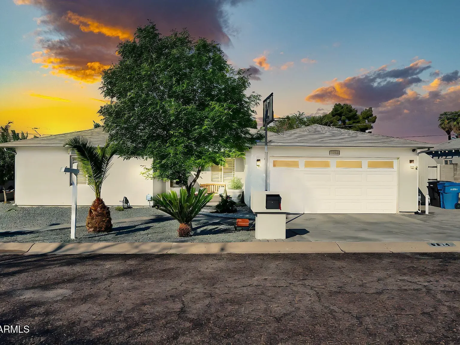 3 bed, 2016 sqft, $3,300 — Photo 2