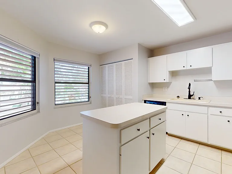 418 Spring Lakes Blvd — Photo 15