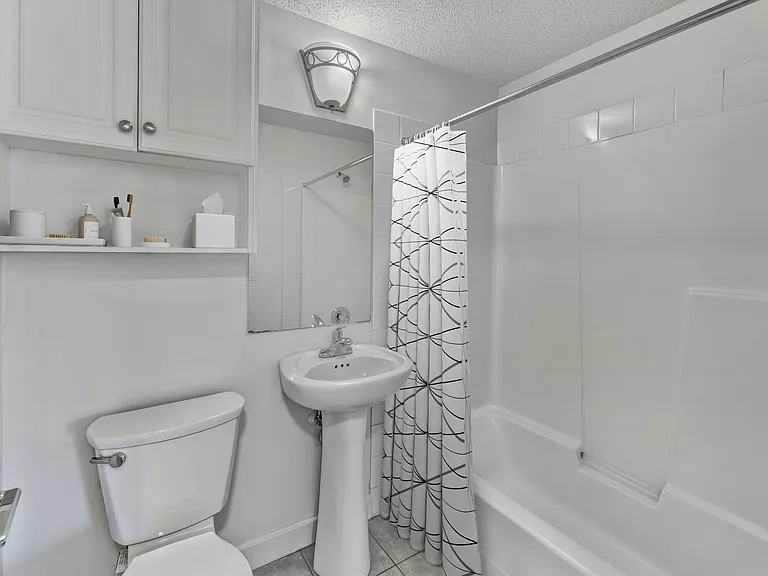 104 Hemlock Cres SW — Photo 14
