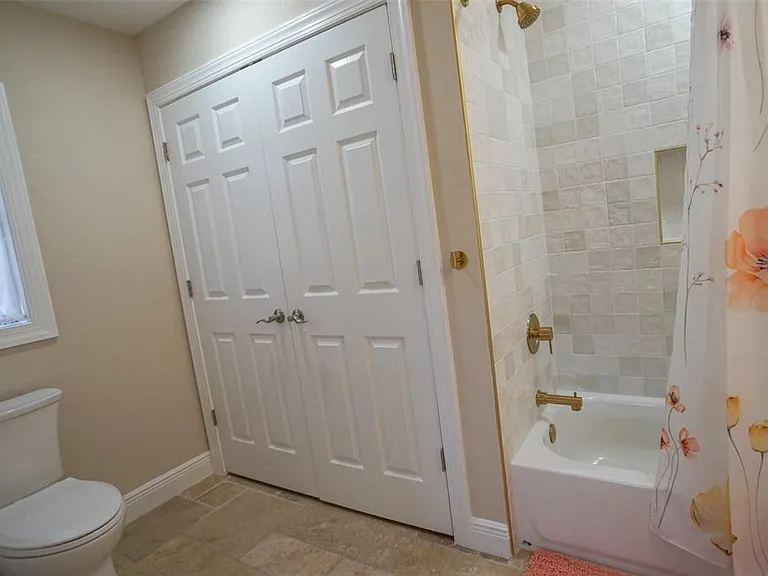929 Lantana Ave — Photo 14