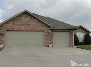 109 SW 28th St, Moore, OK 73160