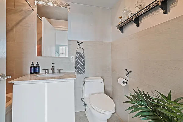 Sold by Avenue Sotheby's International Realty | media 8