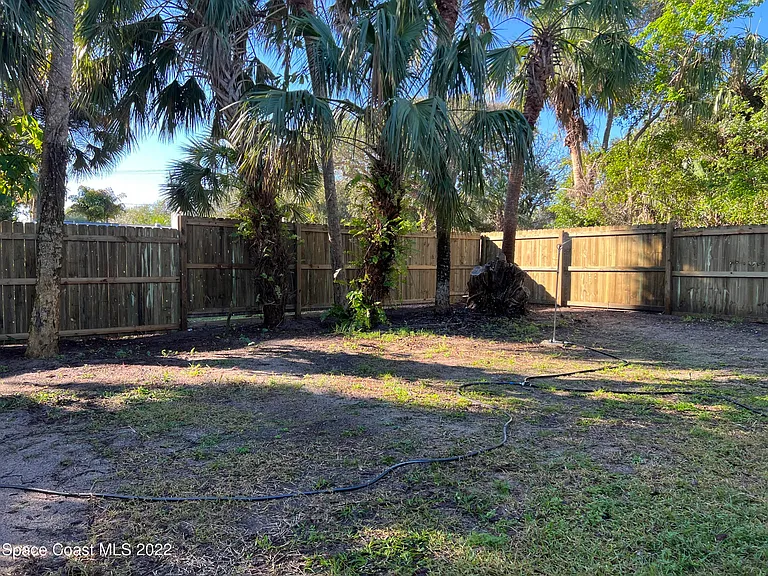 113 Medina St — Photo 10