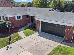 20563 River Oaks Dr, Dearborn Heights, MI 48127