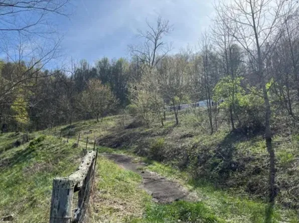 144 Claudes Hill Dr, Swords Creek, VA 24649