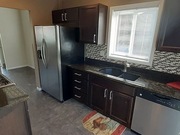 4th image of 23557 Lauren Ave