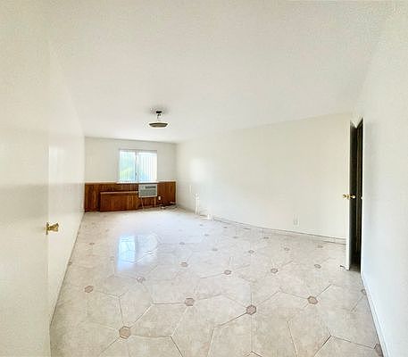 5th image of 8854 17th Ave #2