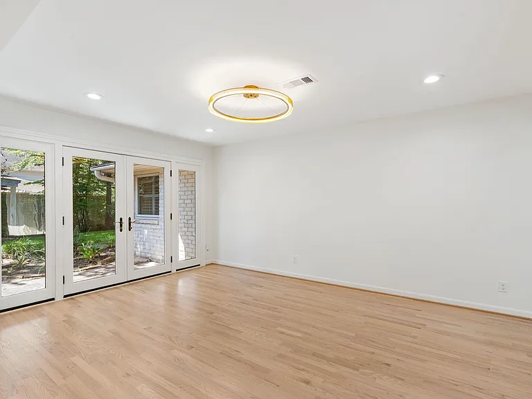 13703 Queensbury Ln — Photo 10