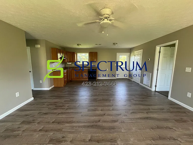 680 Privet Dr — Photo 2