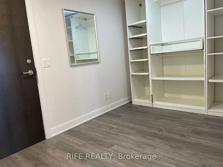 125 Village Green Sq #2406 — Photo 5