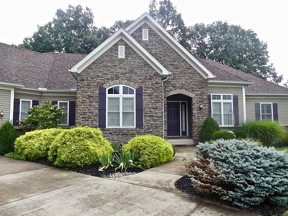 3rd image of 304 N Redwing Ct