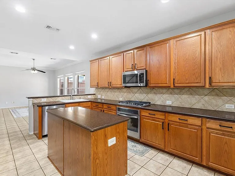 1121 London Dr — Photo 22