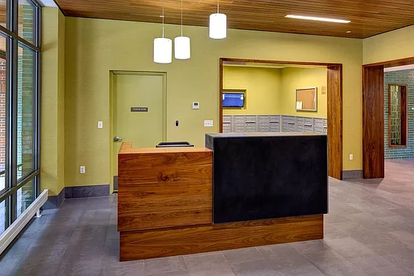 Rented by Lisa Management | media 27