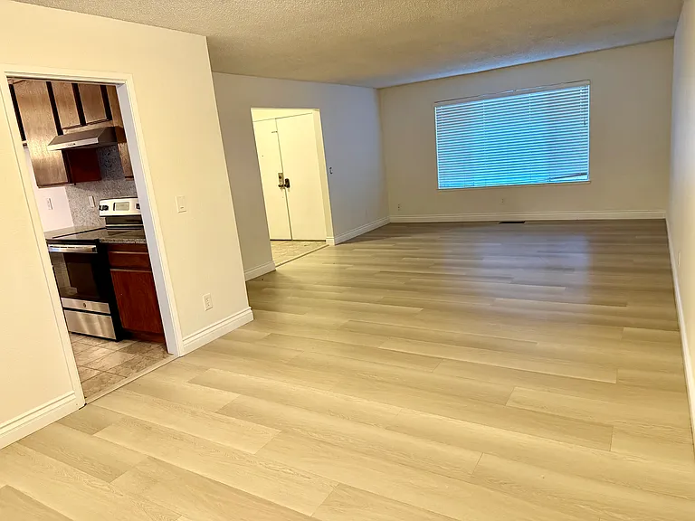 2935 Glen Craig Ct — Photo 10