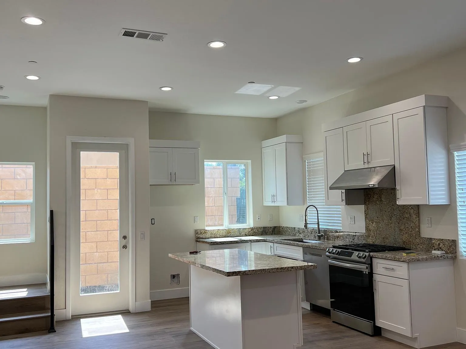 9052 Denni St — Photo 4