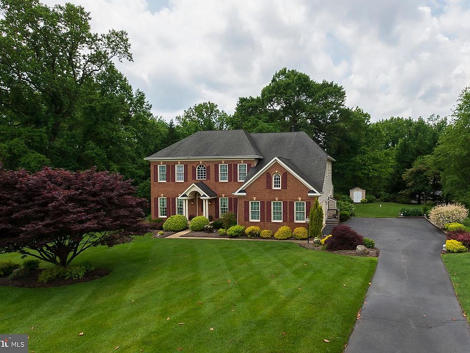 1st image of 904 Saint Michael Dr