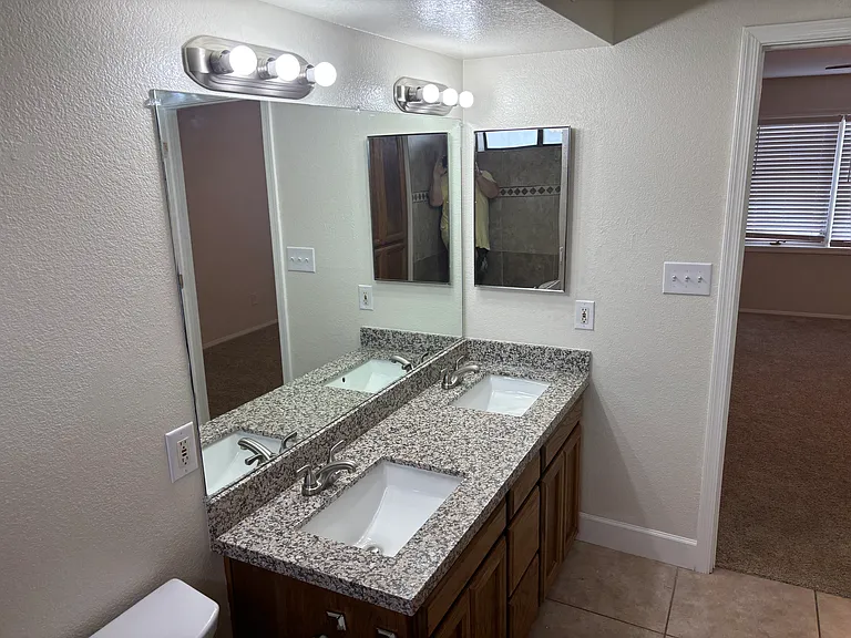 819 E Redondo Dr — Photo 13