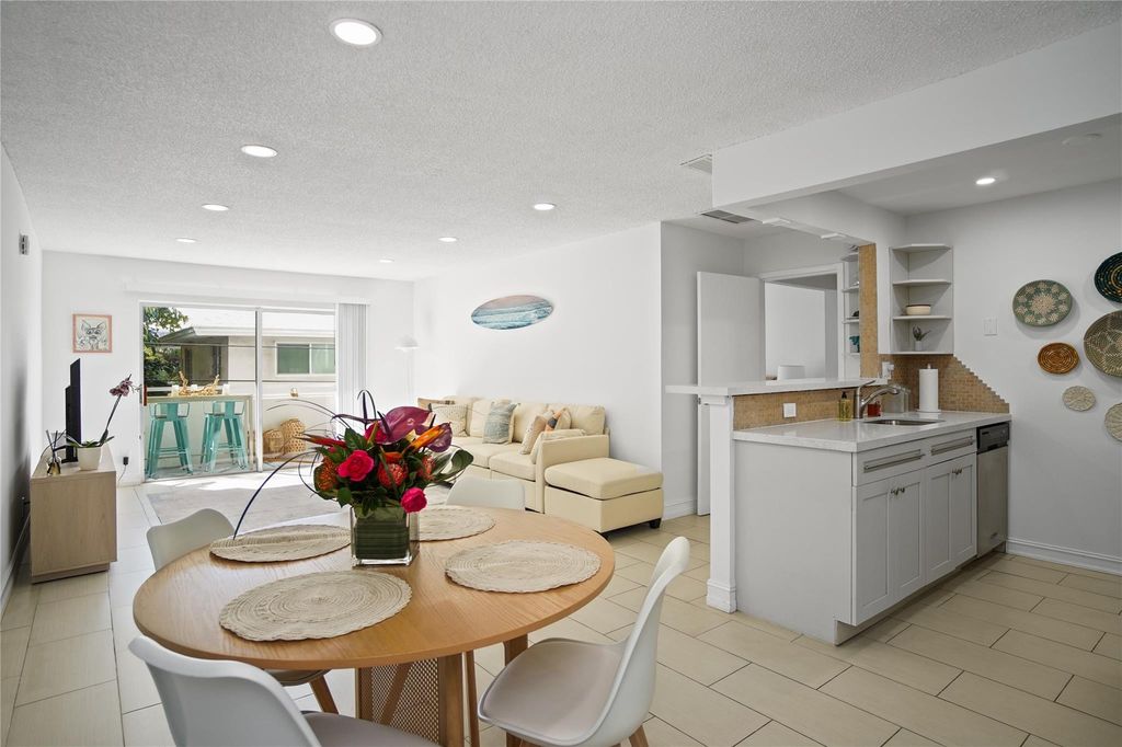 3212 NE 12th Street #203, photo 5