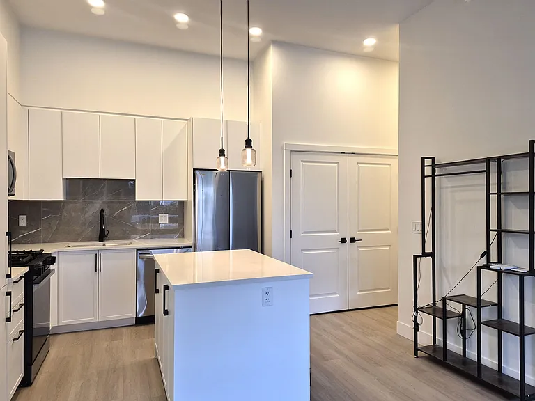3528 146a St #107 — Photo 3