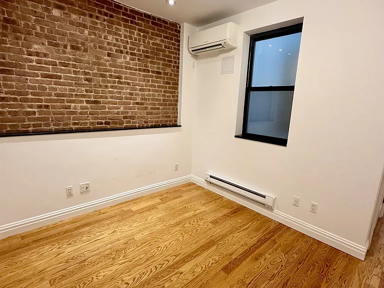 749 9th Ave #303 — Photo 4