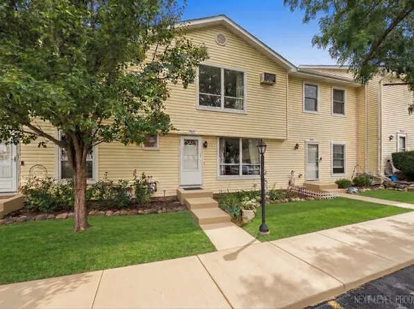 114 Raintree Ct, Aurora, IL 60504