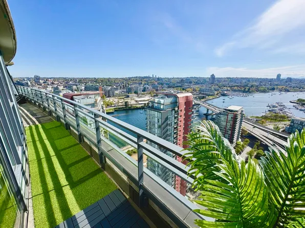 33 Smithe St #3305, Vancouver, BC V6B 0B5